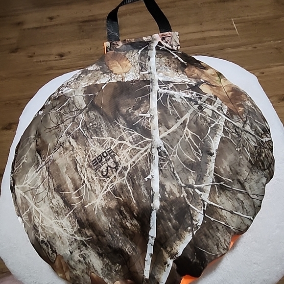 Heat-A-Seat by ThermaSeat- Insulated Hunting Seat Cushion, Blaze/Camo - Picture 2 of 3